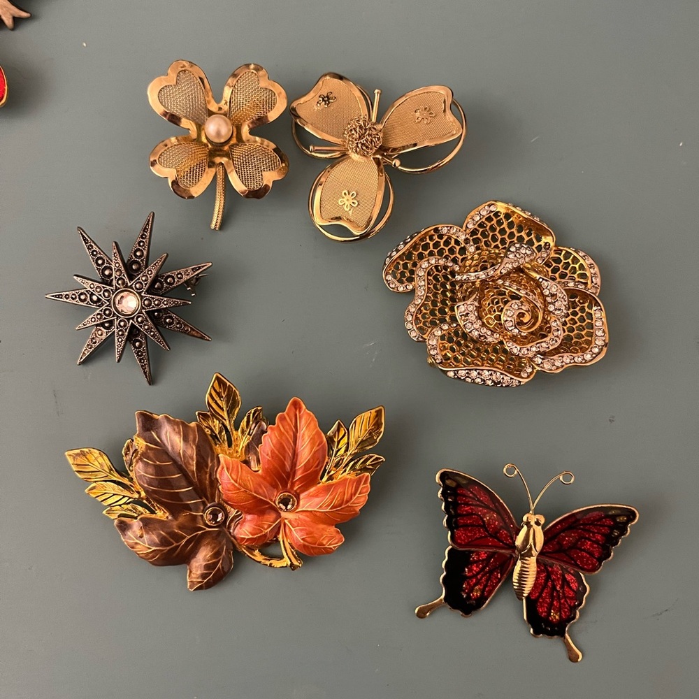 Lot of pins